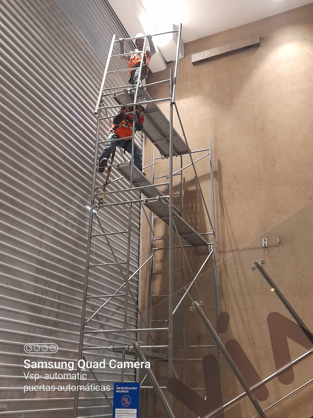 Proyecto portón industrial